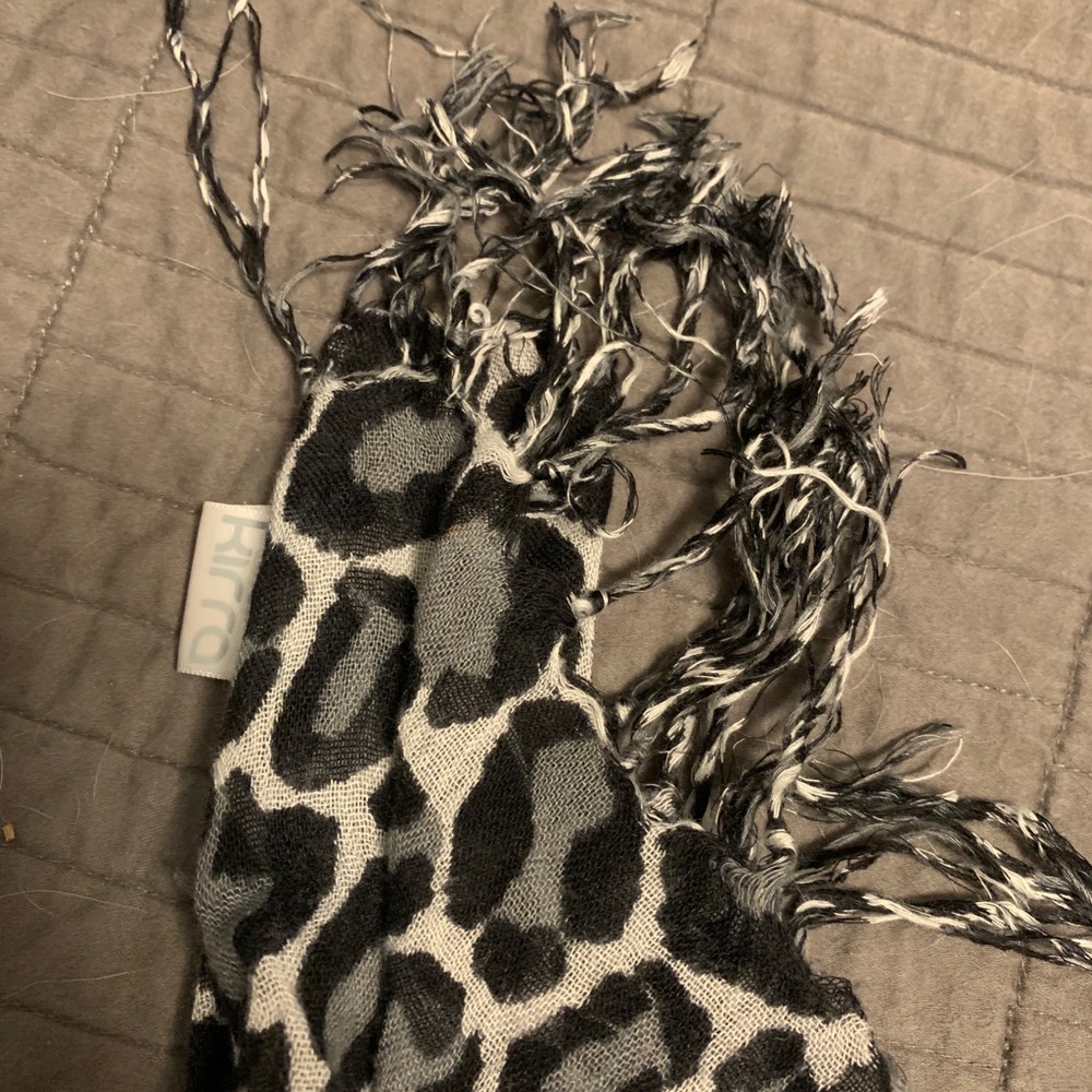 Kirra grey cheetah scarf! 🖤 - Picture 3 of 3